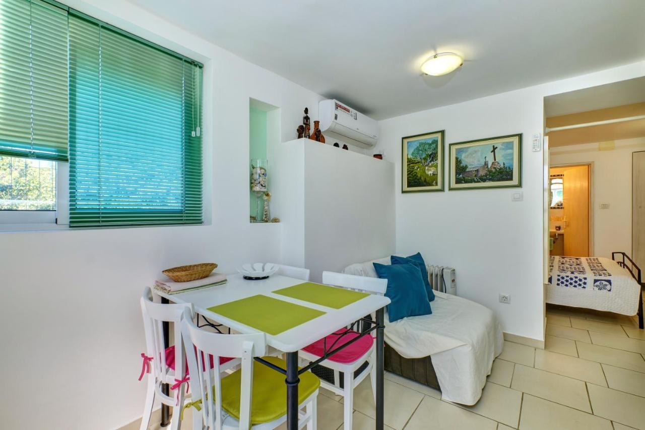 Apartment Neno - Terrace & Parking 베리로신즈 외부 사진