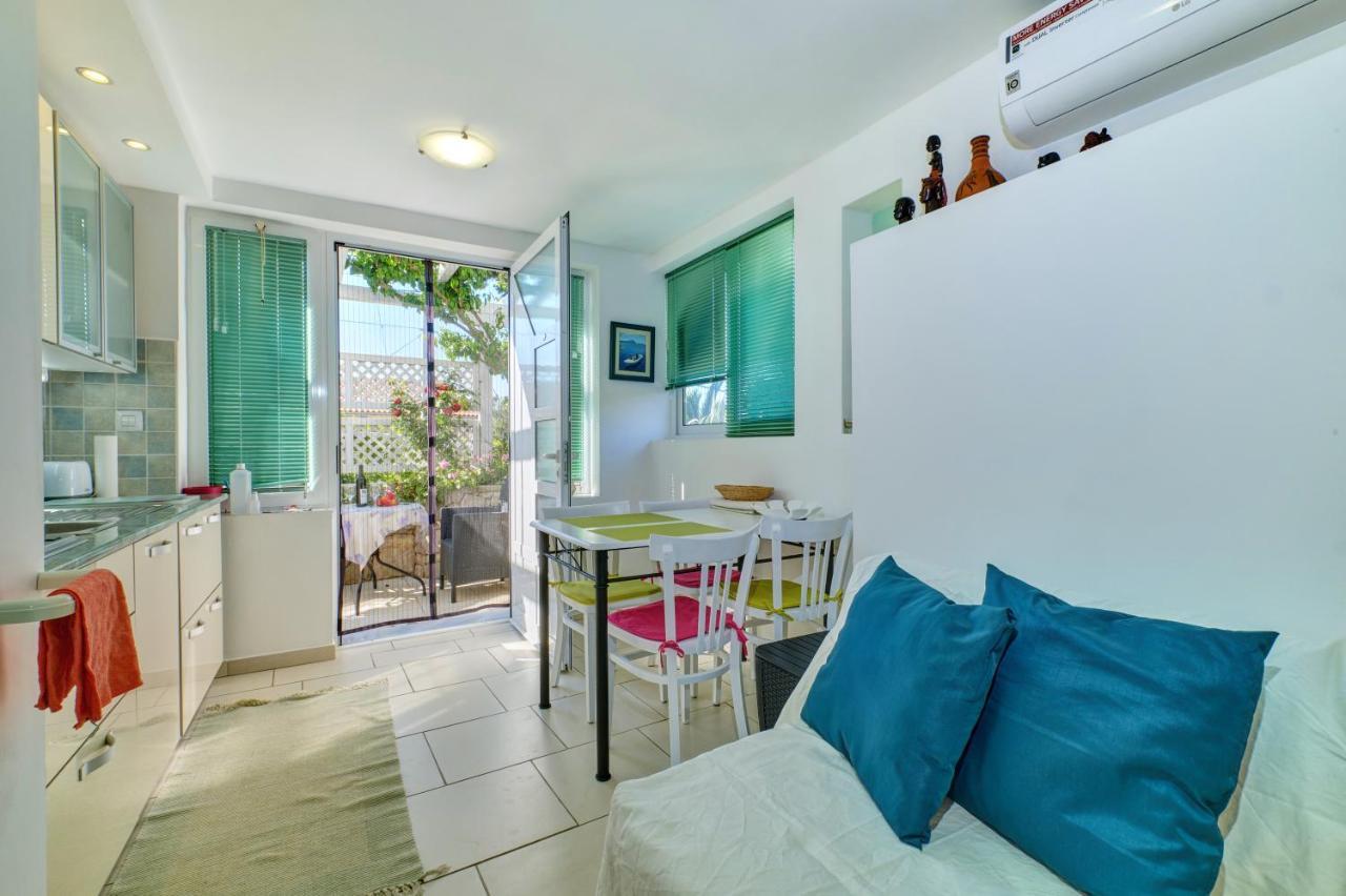 Apartment Neno - Terrace & Parking 베리로신즈 외부 사진